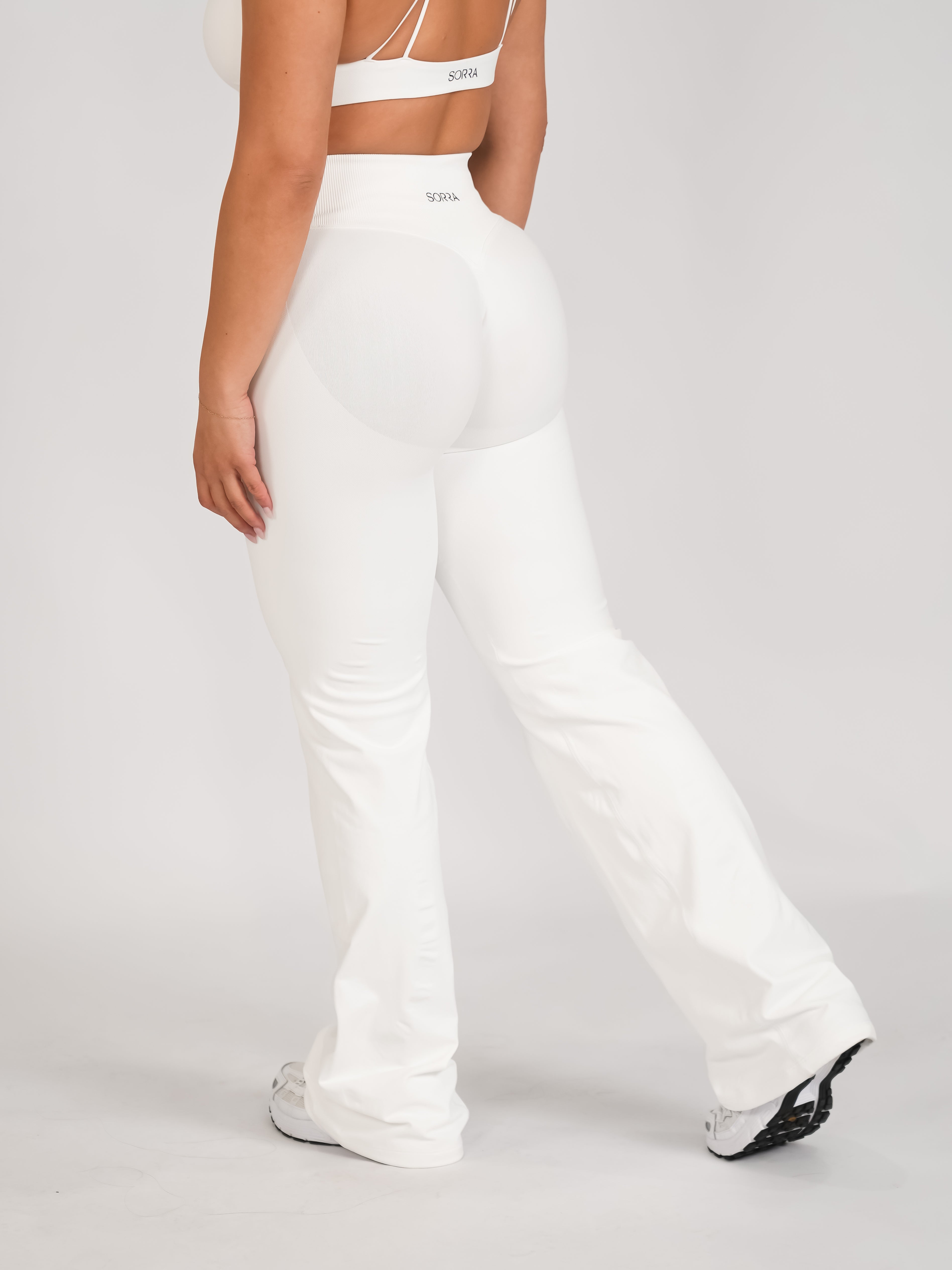CurveContour Sculpt Flares Classic White
